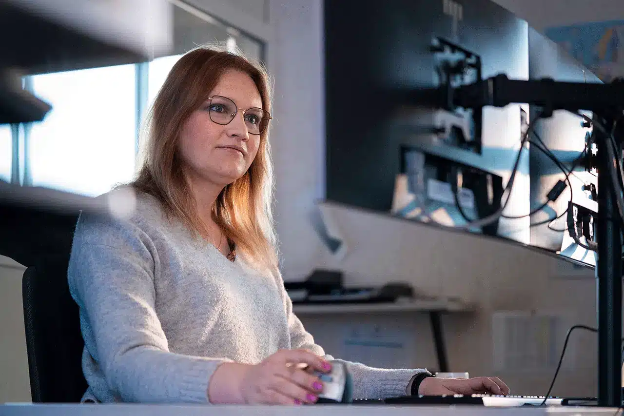 Femme qui travaille pour l'industrialisation et des méthodes