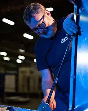 Montage tôlerie chez Claude Industries
